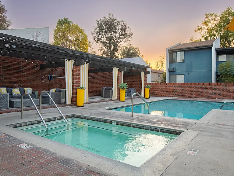 Evria Claremont Apartments — Photo 10