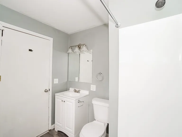 914614_029_bathroom_13470262.jpg
