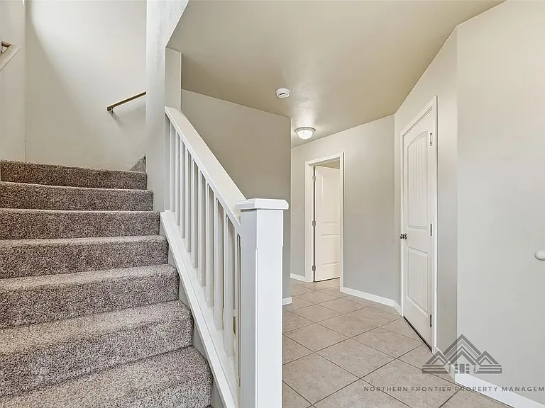 218 E Whitman Dr — Photo 8