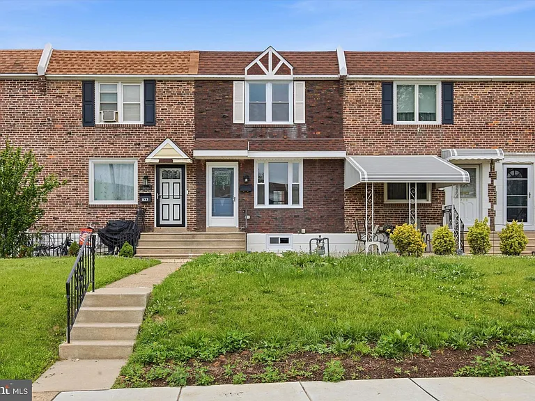 925 Maple Ave — Photo 2