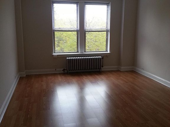 5th image of 2138 N Lincoln Park W
