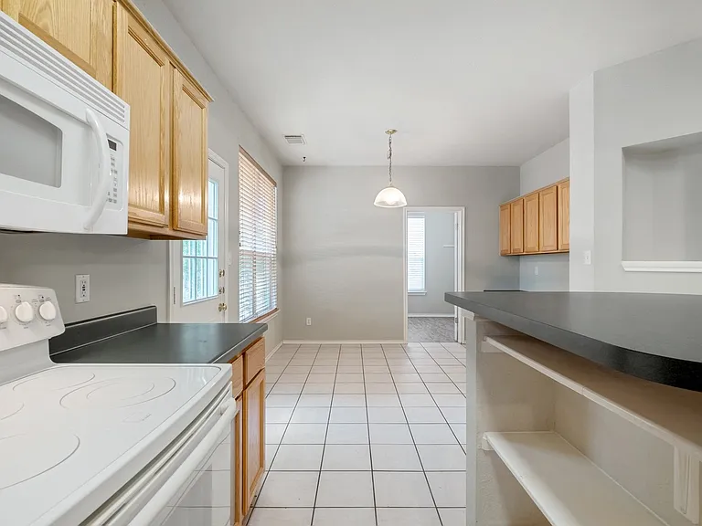 4229 Kingsburg Dr — Photo 14