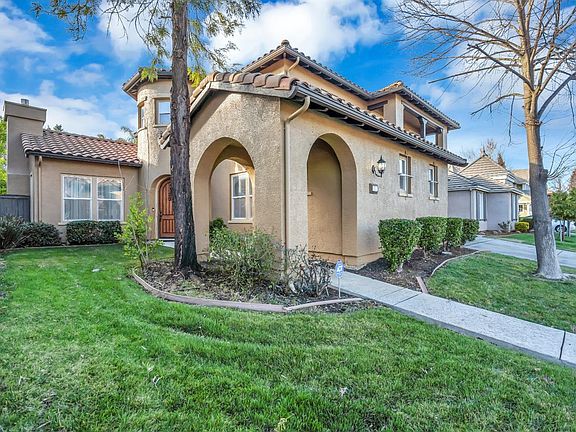 3rd image of 421 Lanfranco Cir