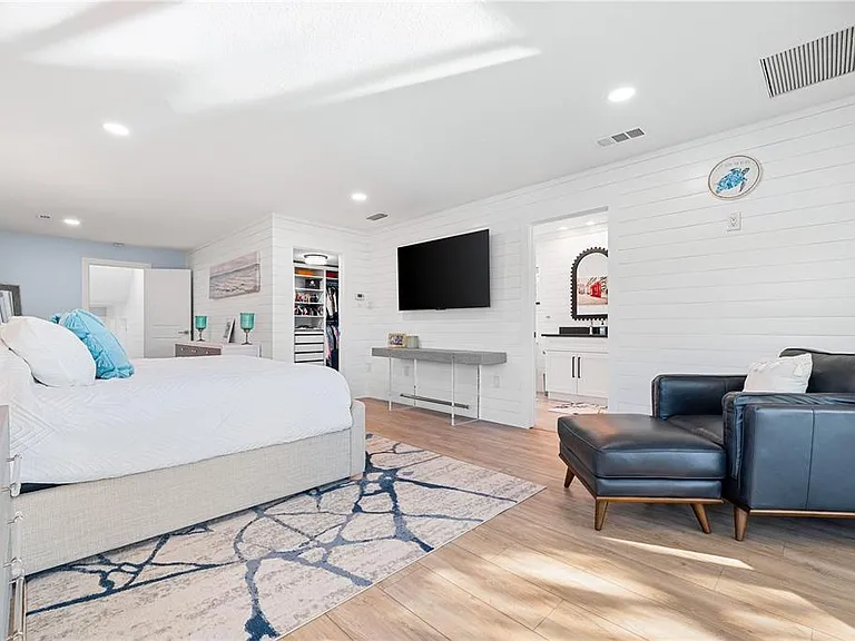 2500 Monterey St — Photo 13