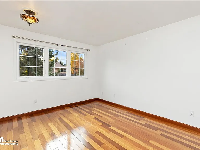 1831 Commodore Dr — Photo 11