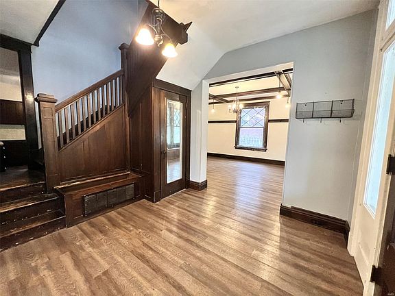 4th image of 510 School St