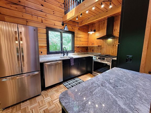 3rd image of 46 Karen Lee Ln