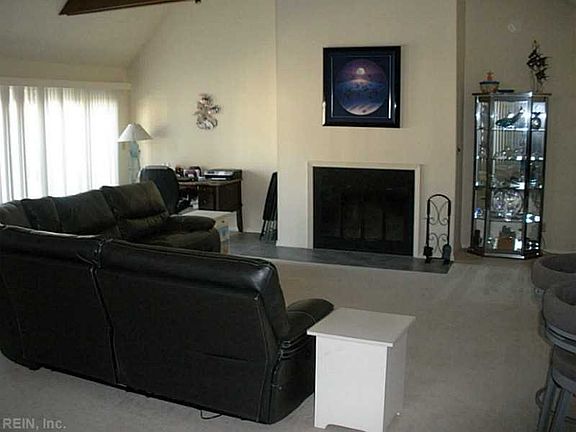3rd image of 2835 Charlemagne Dr