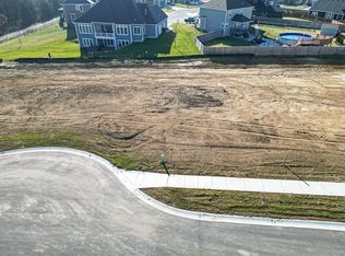 9 Stone Creek Ave, Tonganoxie, KS 66086