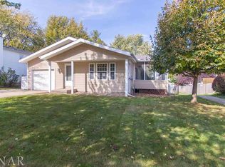 2320 Anchor Dr, Bloomington, IL 61704