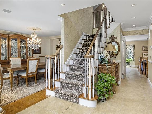 4th image of 341 Swinnerton St