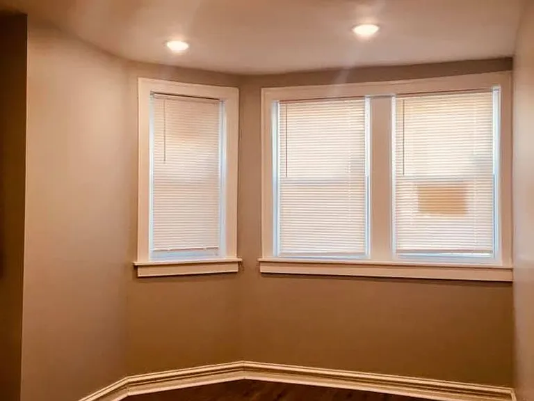 2102 S Central Park Ave — Photo 2