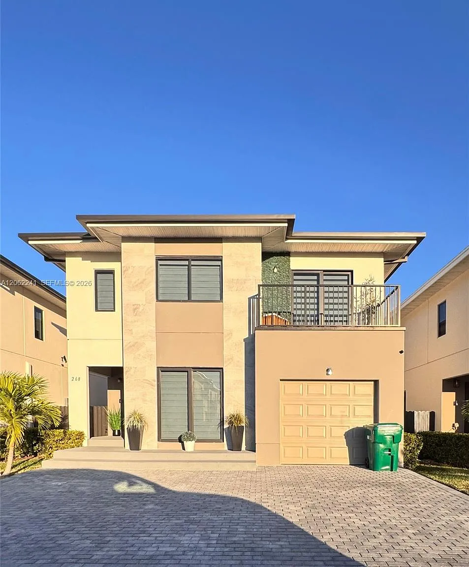 5 bed, 4.5 bath, 1902 sqft, $3,500 — Photo 1