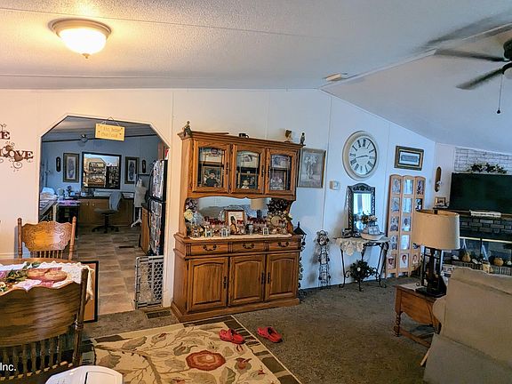 4th image of 270 SE BRITT Place
