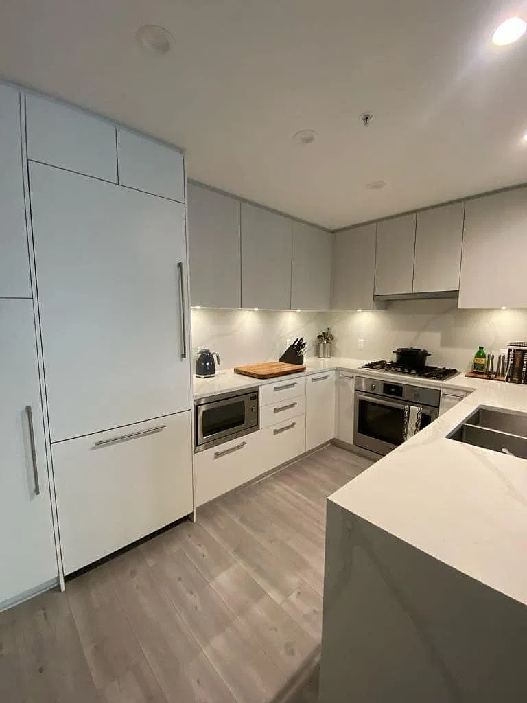 2035 Glenaire Dr — Photo 2