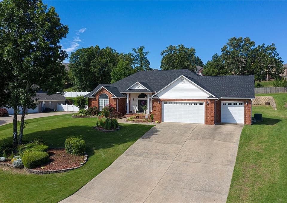 1st image of 2027 Lee Creek Dr