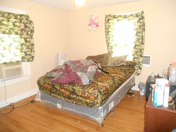5th image of 27 Spruce St