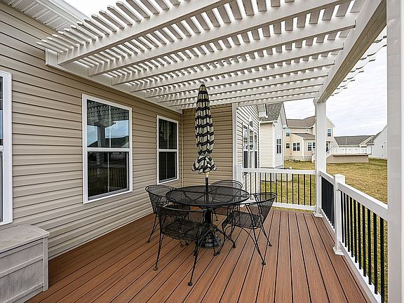 4th image of 6567 Wisteria Ln