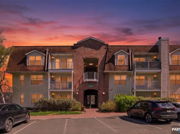 400 Crown Ct APT 561, Edgewater, NJ 07020