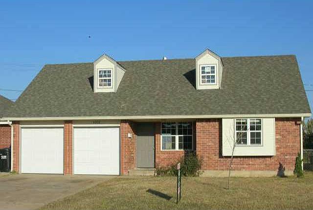 1st image of 1008 N Lawton Ave
