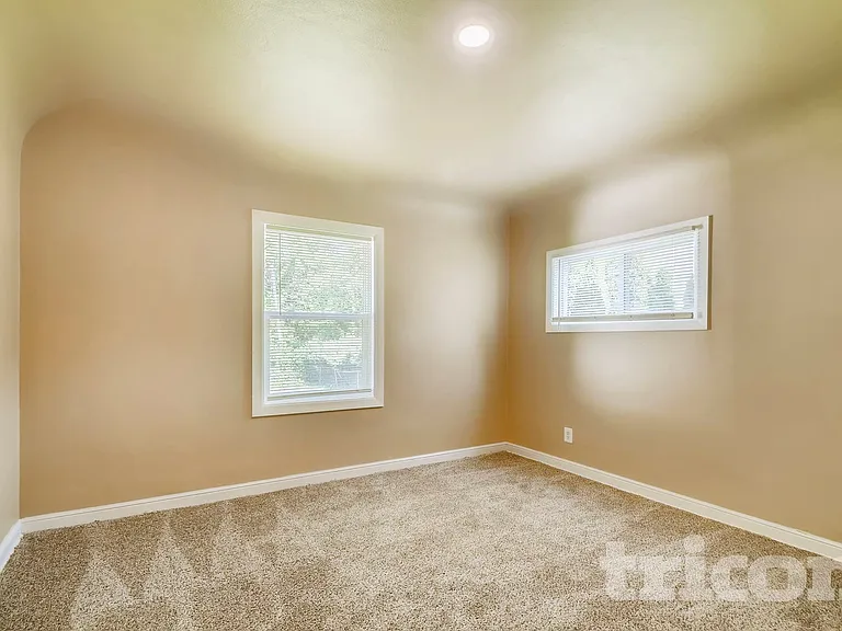 2545 Edgerton St — Photo 9