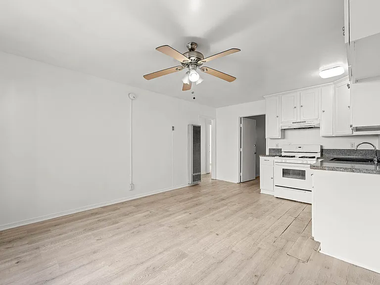 1204 W 24th St — Photo 3