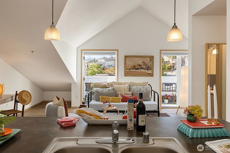 5th image of 812 5th Avenue N #410