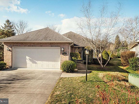 4th image of 832 Winder Ct