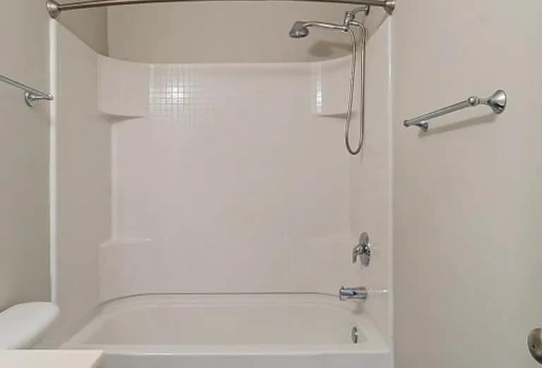 guest bath en suite