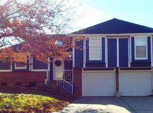 1613 SE Long Pl, Lees Summit, MO 64063