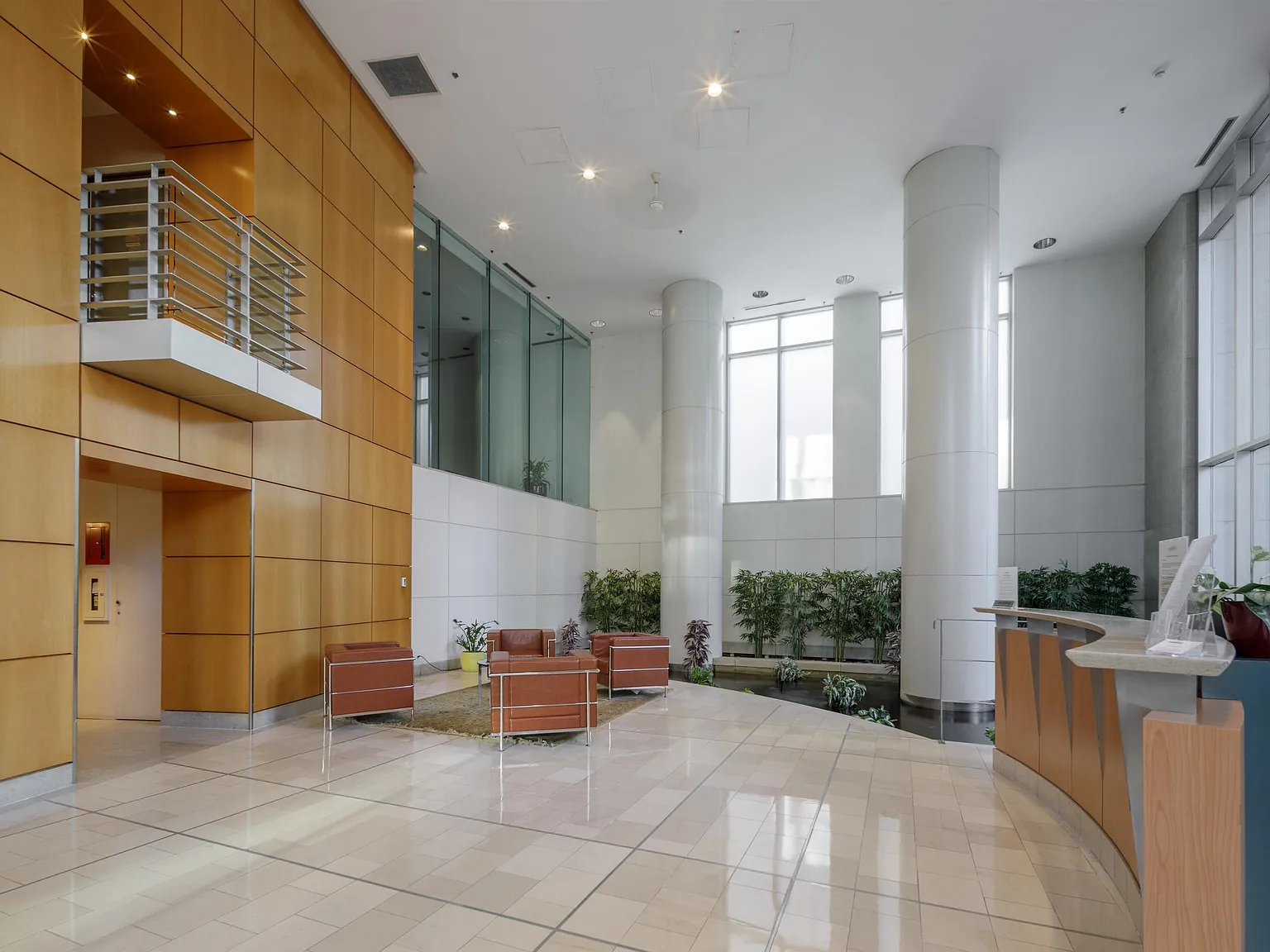 2 bed, 921 sqft, $3,700 — Photo 3