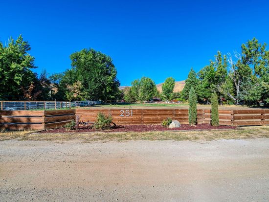 251 Theobald Ln, Reno, NV 89521