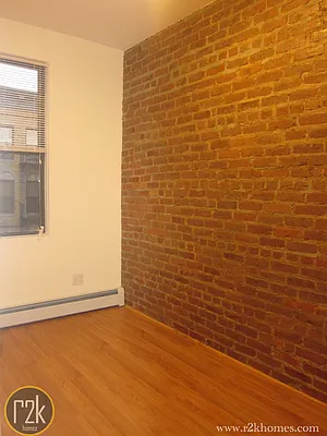 Rented by Realty 2000 Corp | media 9