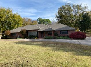 811 Apple Dr, Grove, OK 74344