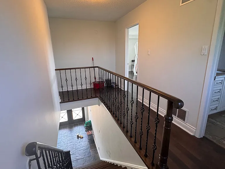 2425 Carlanne Pl #MAIN — Photo 17