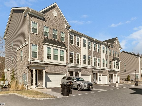 3rd image of 14 Coogan Ct