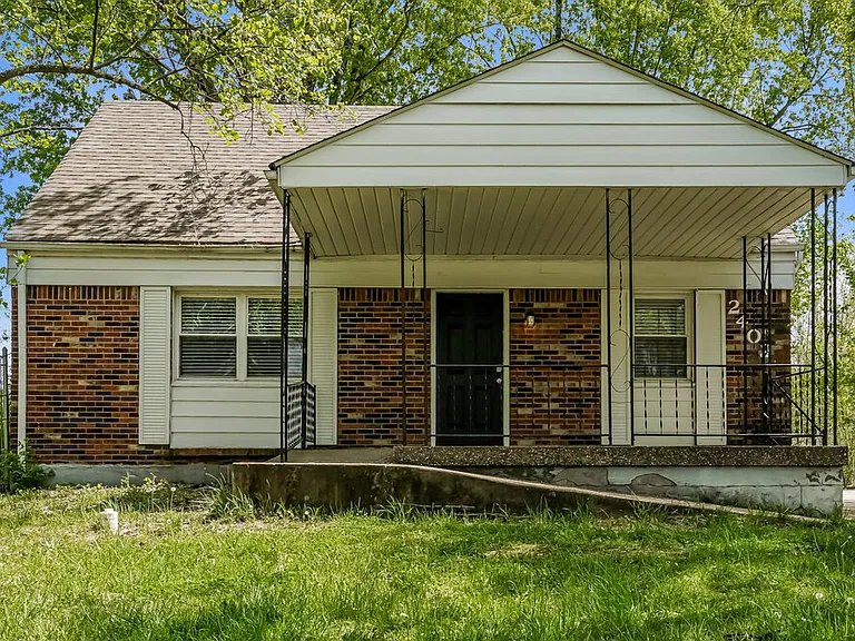 2402 Parliament Ct — Photo 1