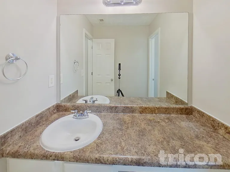 7485 Ferrara Dr — Photo 15