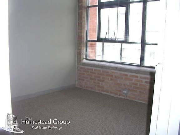 5th image of 924 W Huron St #323