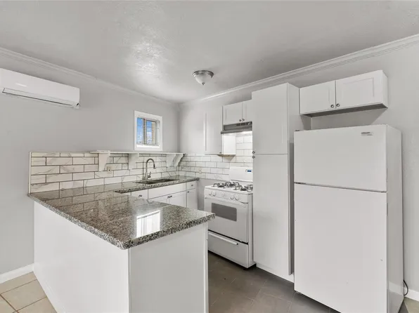 4811 Oakland St #2, Houston, TX 77023