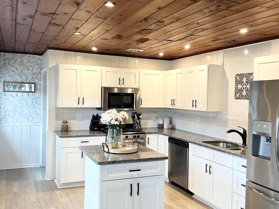 2nd image of 52 E 7th Ave