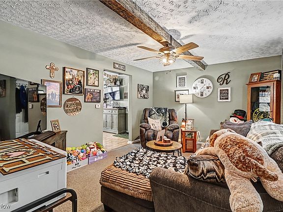3rd image of 942-944 Mayflower Ave