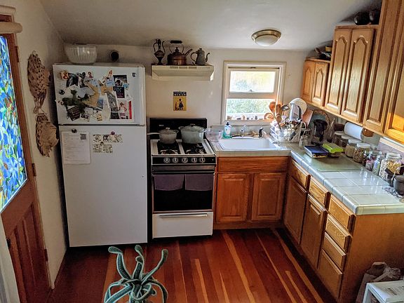 This older gas range will be replaced by a new one