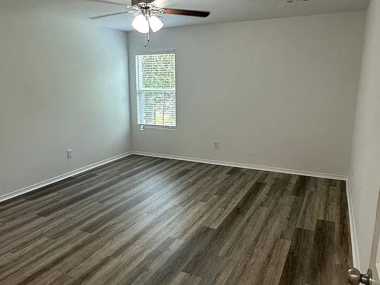 1400 Meadows Dr — Photo 8