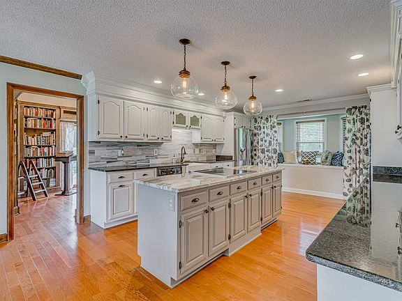 5th image of 550 Lazenby Dr
