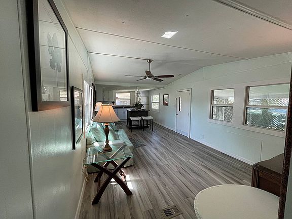 4th image of 1577 Parkgate Dr