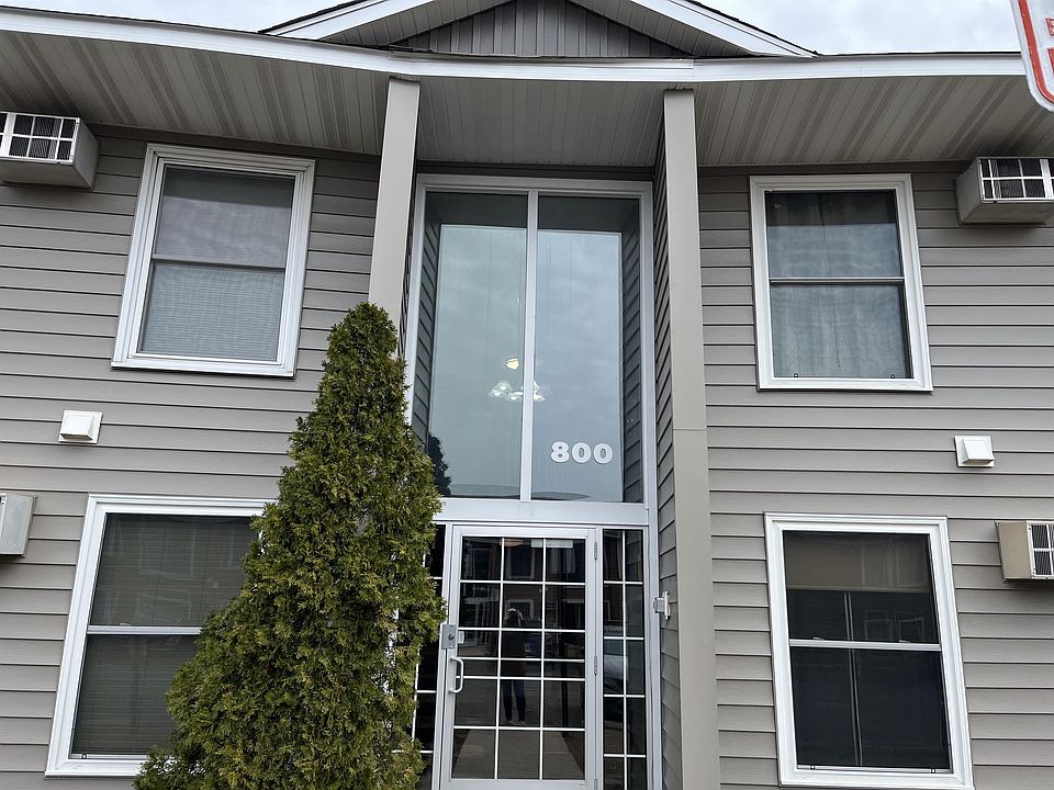 1st image of 800 6th St S Unit 2-1