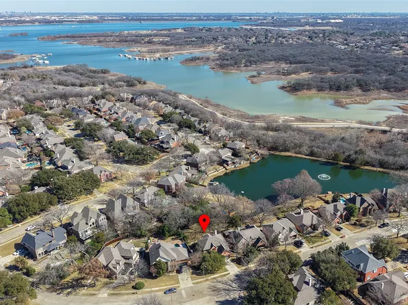 2718 Hidden Lake Dr, Grapevine, TX 76051