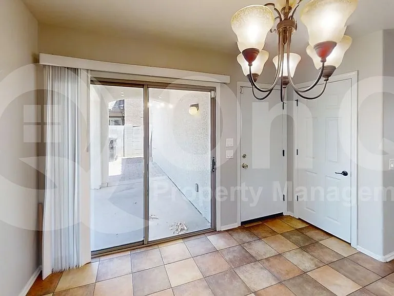 11012 W College Dr — Photo 7