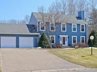 911 Lecuyer Dr, Stillwater, MN 55082